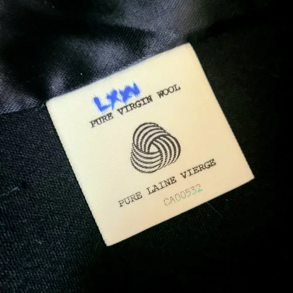 Classic style pure virgin wool black coat with  white mink collar. - Picture 7 of 14